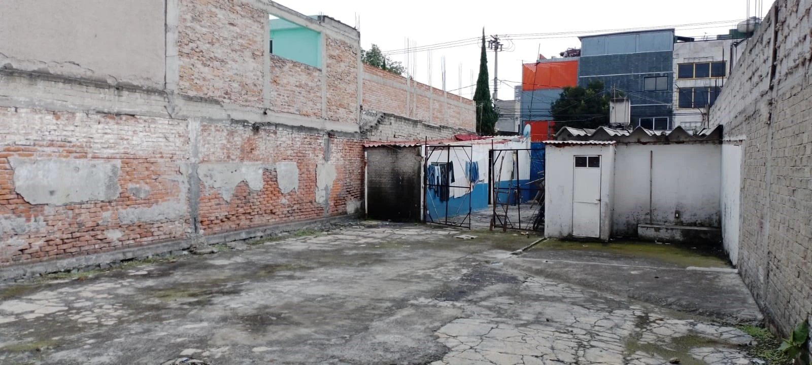 EXCELENTE TERRENO PARA TALLER, USO MIXTO COMERCIAL O DEPARTAMENTOS.