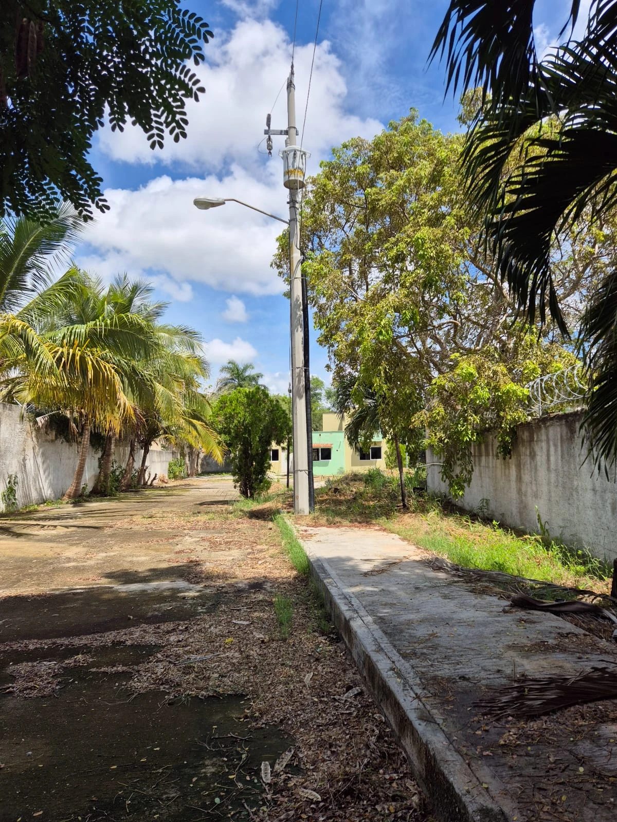 Land for sale for residential construction. CALLE 13-A  # 134   X 21-1 Y 21-2, Mérida. 