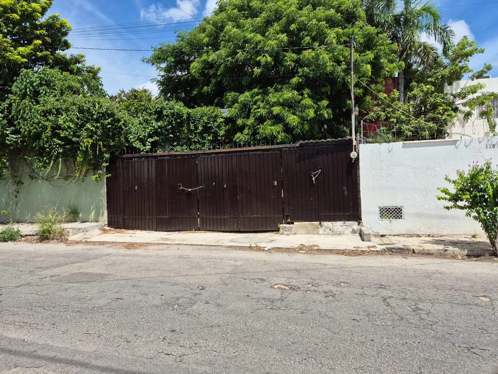 Land for sale for residential construction. CALLE 13-A  # 134   X 21-1 Y 21-2, Mérida. 